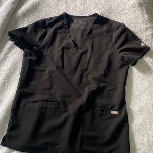 Black figs scrub top